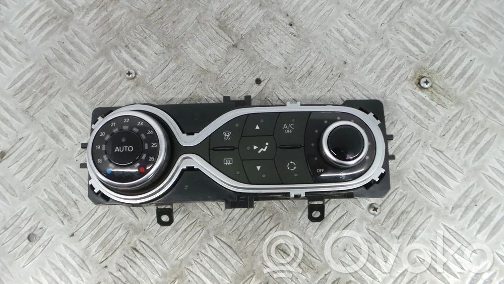 Renault Clio IV Climate control unit 