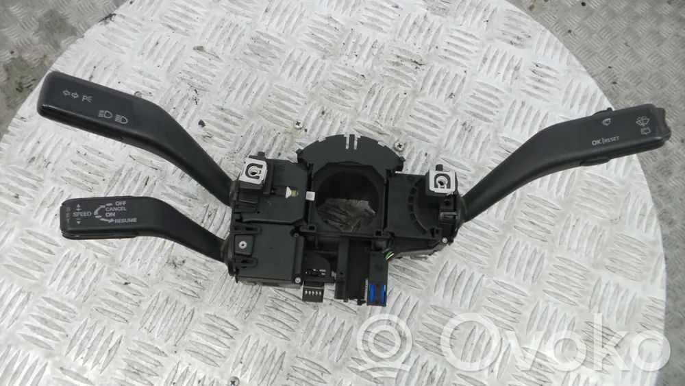 Audi A3 S3 8P Palanca de intermitentes 