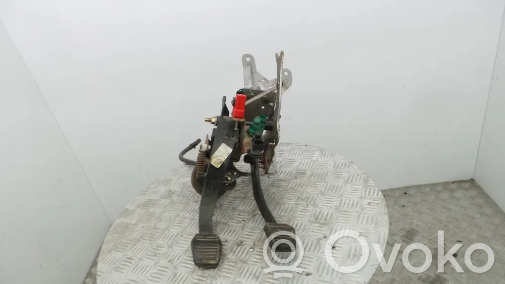 Ford Mondeo Mk III Kytkinpolkimen kannakkeen kokoonpano 
