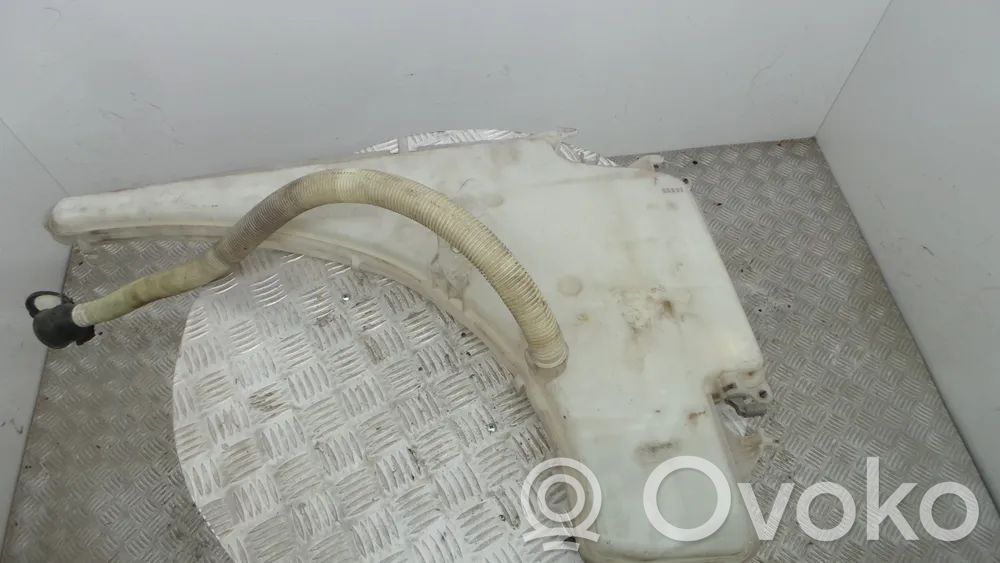 BMW 1 E82 E88 Logu šķidruma tvertne 
