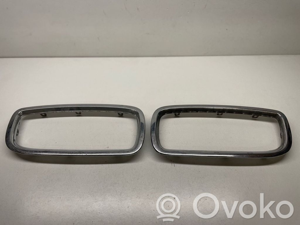 BMW 7 E65 E66 Augšējais režģis 