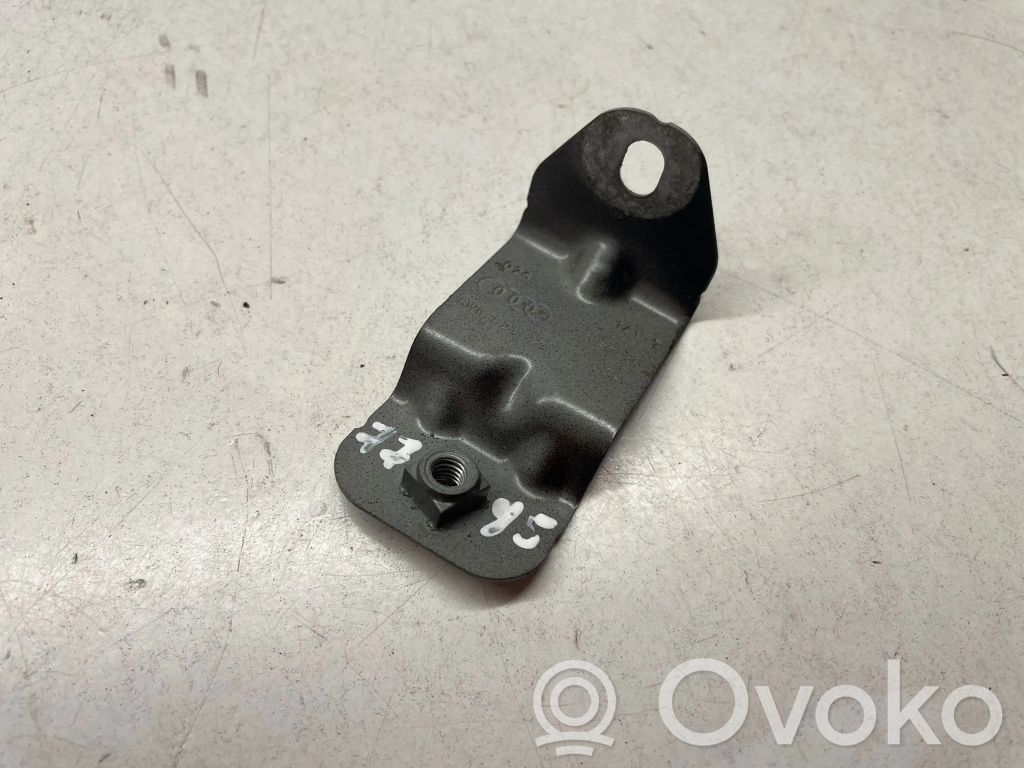 Fender mounting bracket   8W6821471