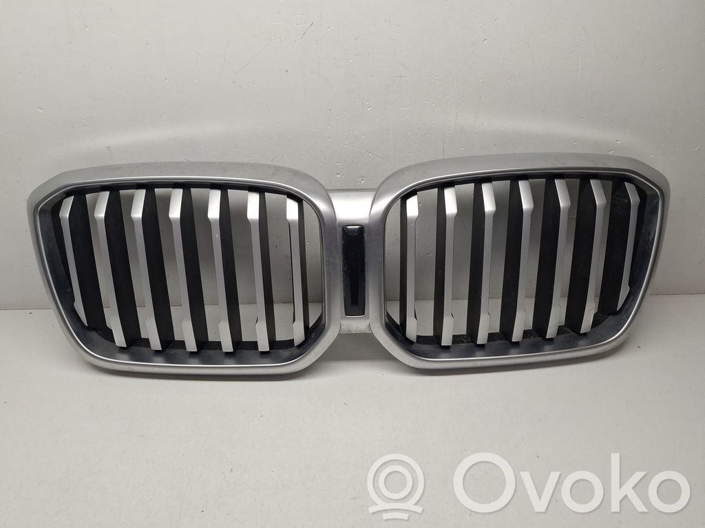 BMW X3 G01 Etupuskurin ylempi jäähdytinsäleikkö 