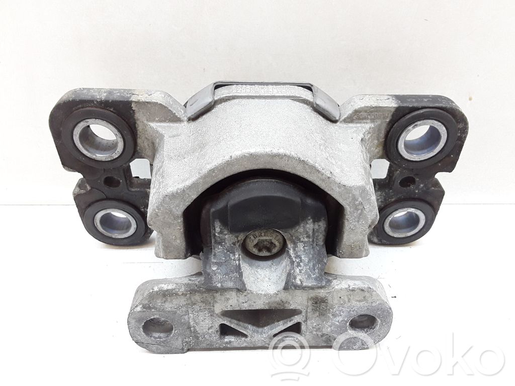 Volvo V70 Engine mount bracket 