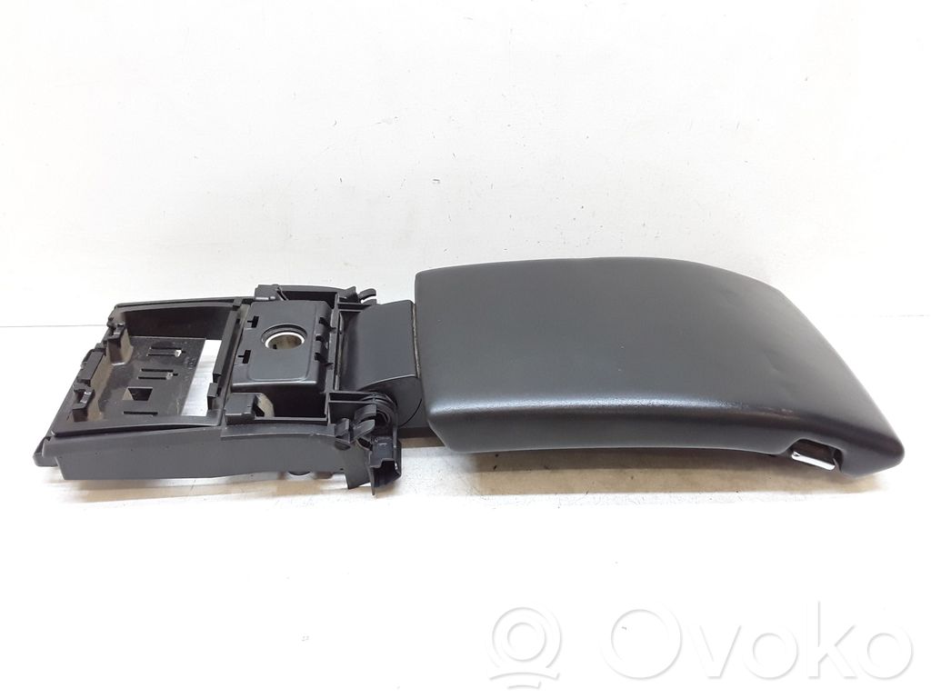 Volvo XC70 Armrest 