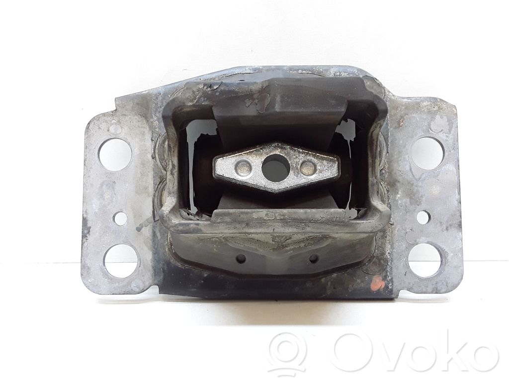 Volvo V70 Engine mount bracket 