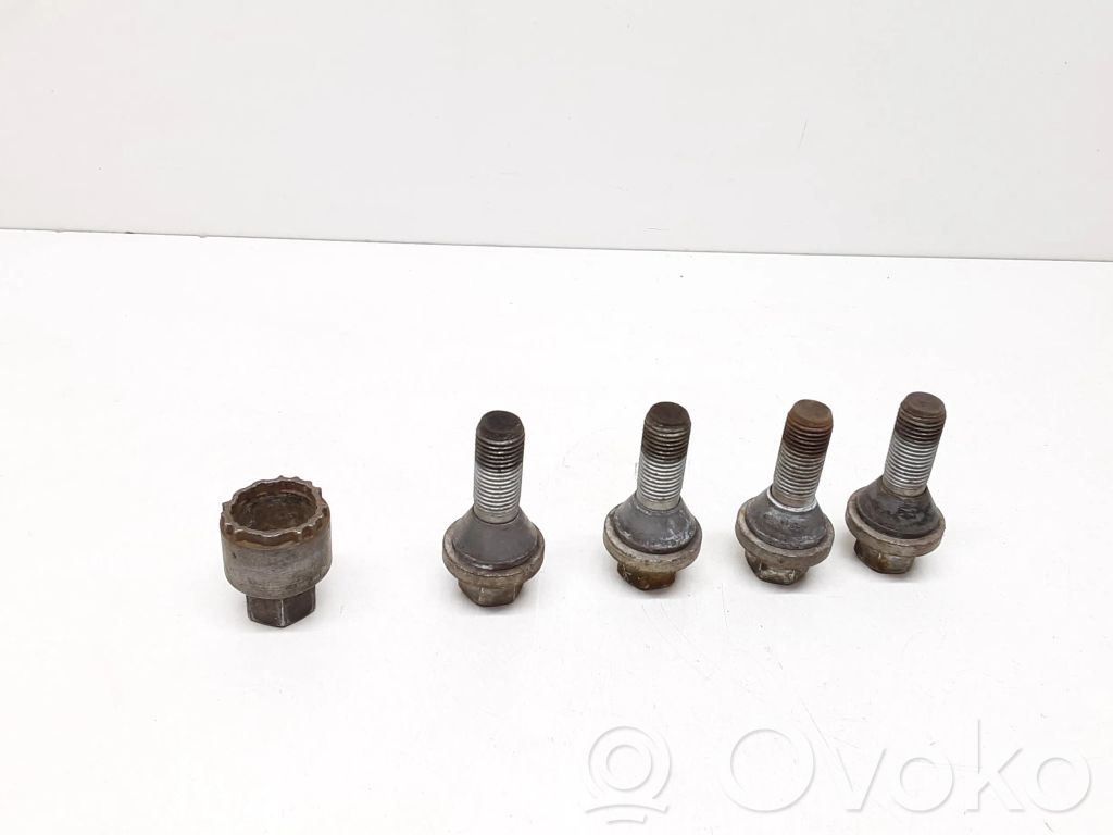 Nuts/bolts