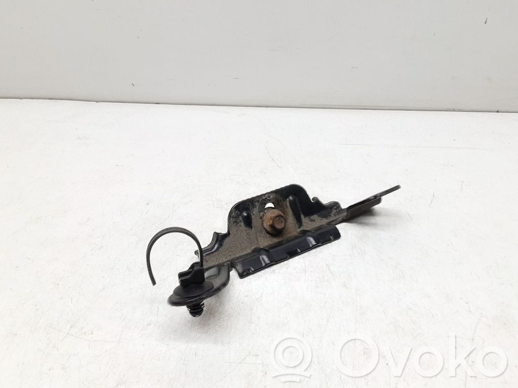Volvo V40 Akun kiinnike 