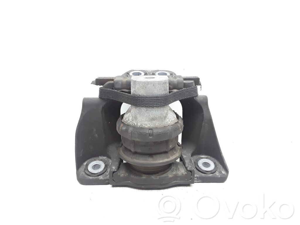 Volvo XC90 Engine mount bracket 