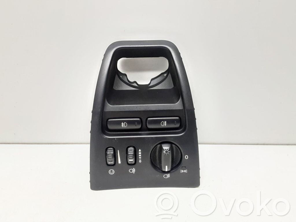Light switch   8685452