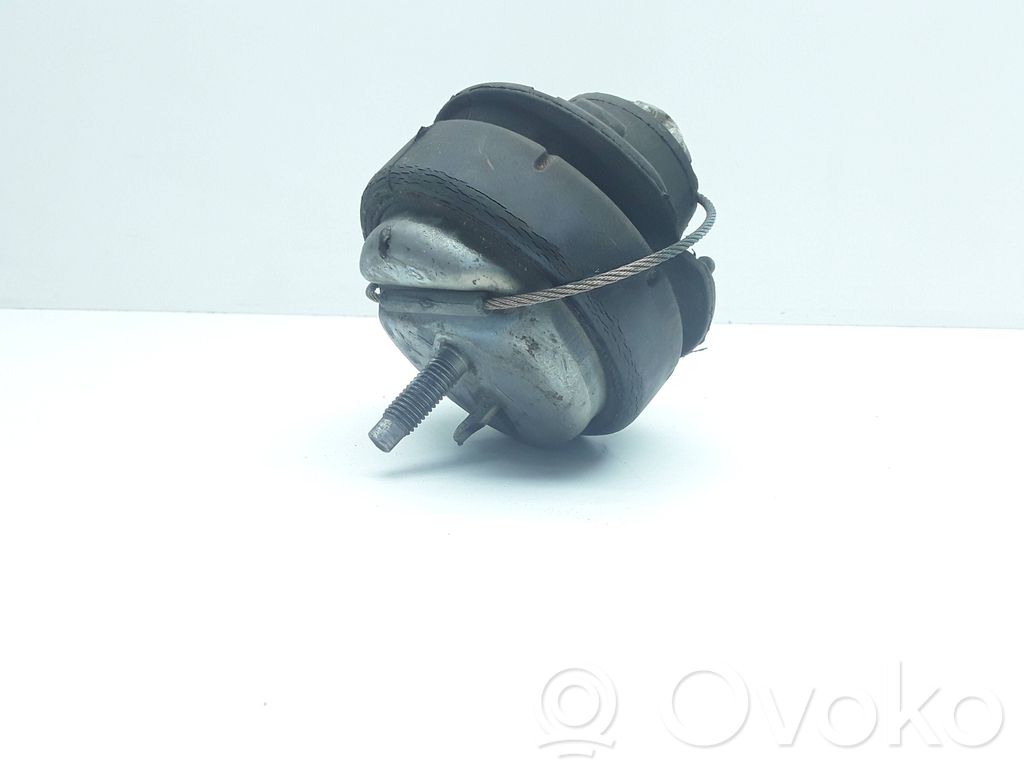 Volvo C30 Engine mount bracket 