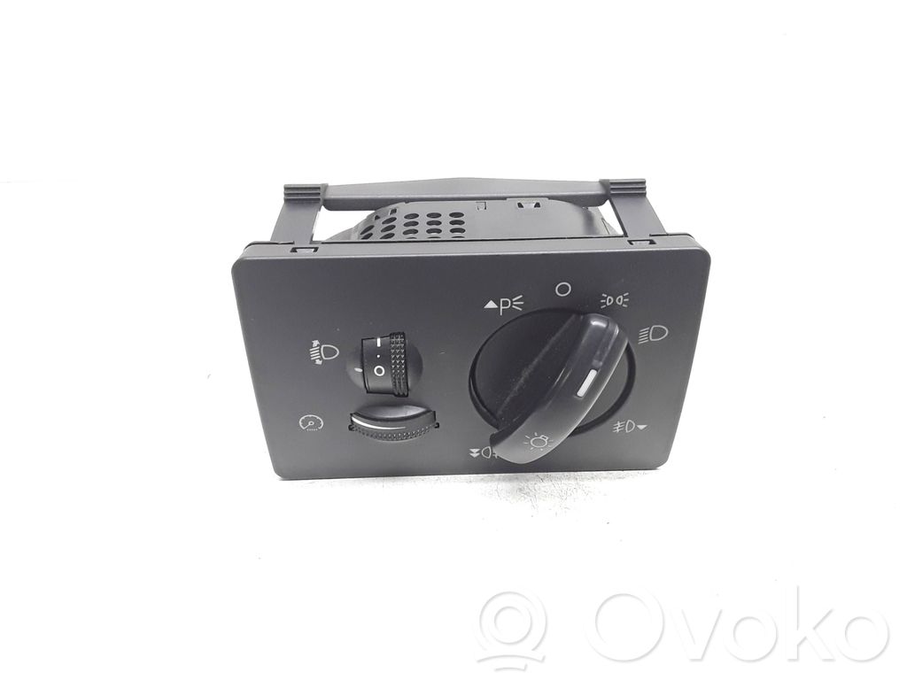 Interrupteur d’éclairage   7M5T13A024BA