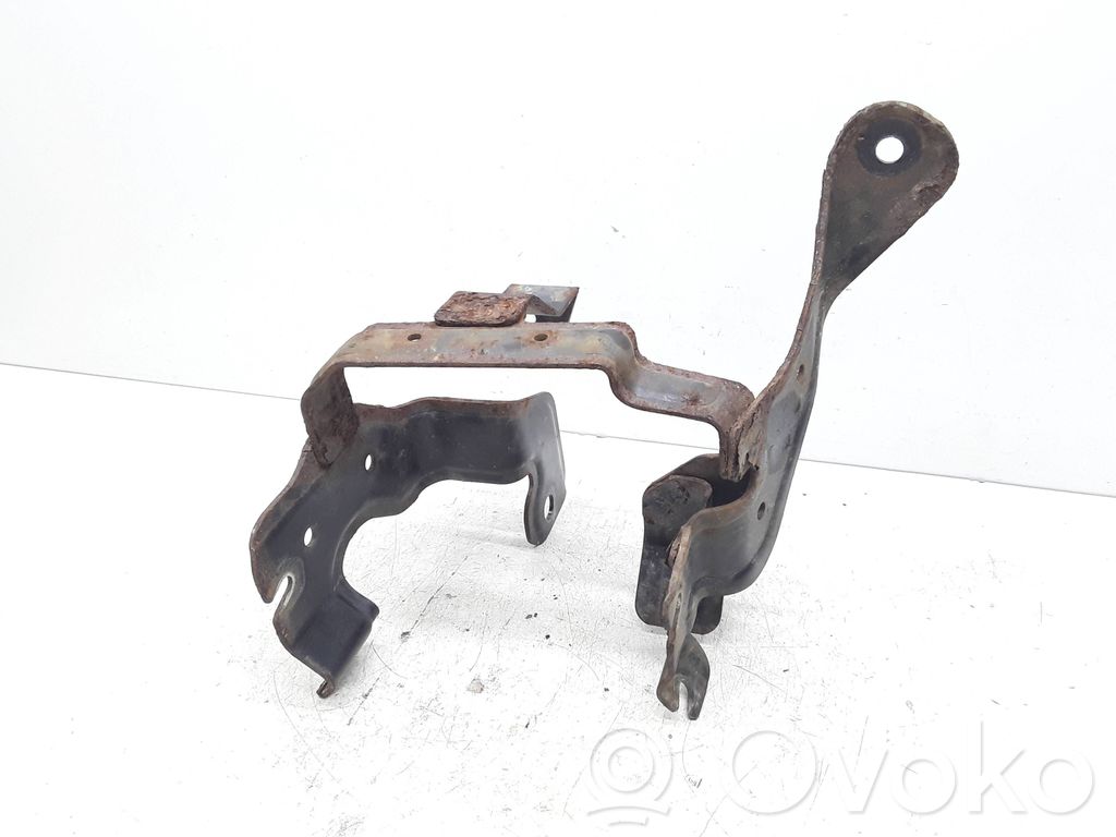 Volvo V60 Ohjaustehostimen pumpun kannake 