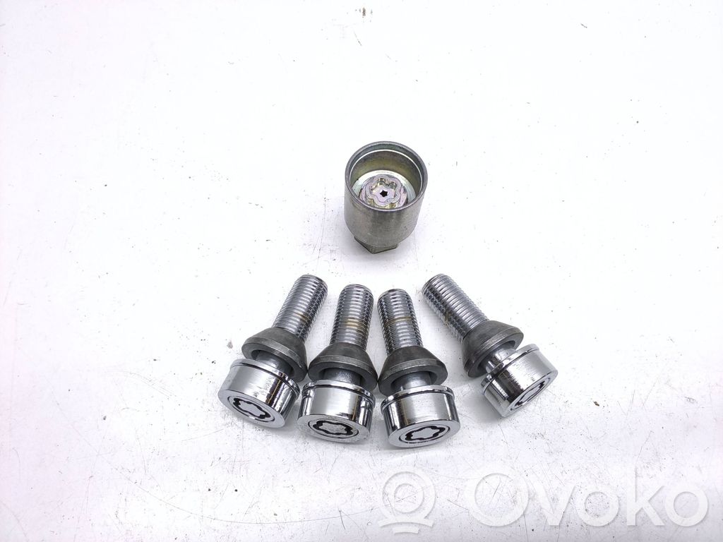 Volvo XC70 Tuercas/tornillos 