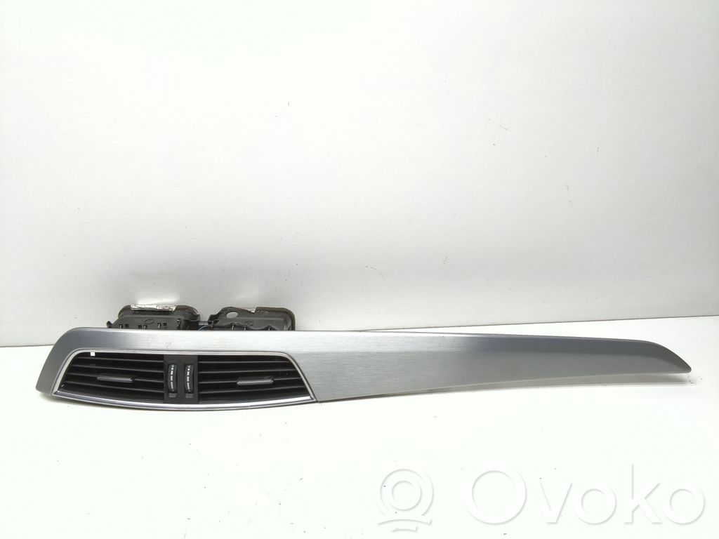 Mercedes-Benz C W204 Dysze / Kratki środkowego nawiewu deski rozdzielczej 