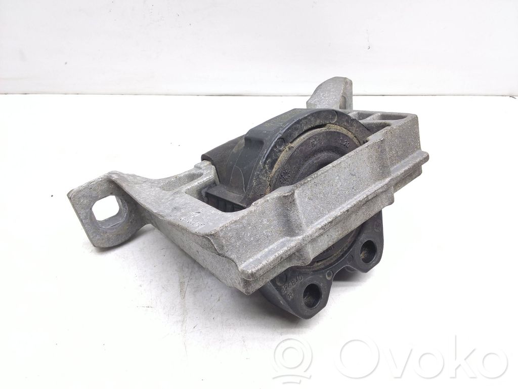 Volvo V40 Engine mount bracket 