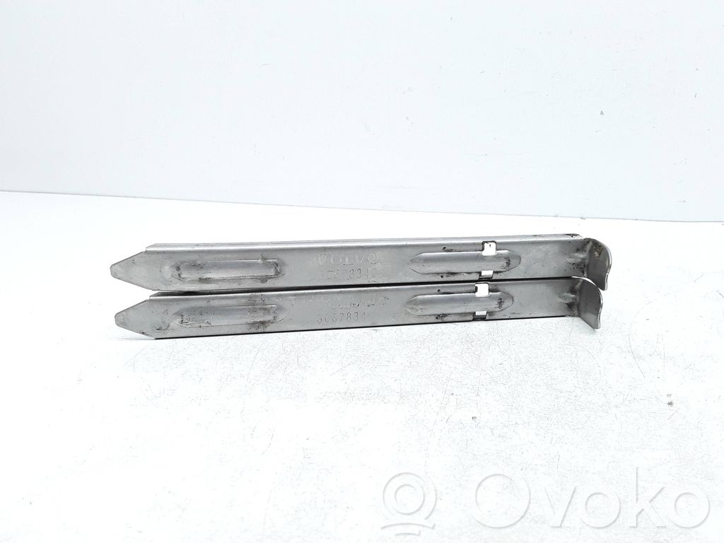 Halterung Scheinwerfer   30678340