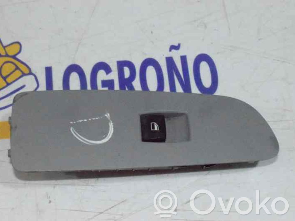BMW 1 E82 E88 Electric window control switch 