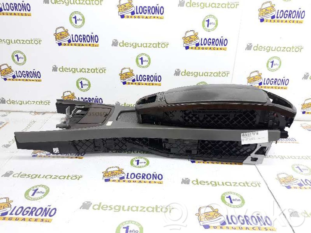 Armrest   51167007164
