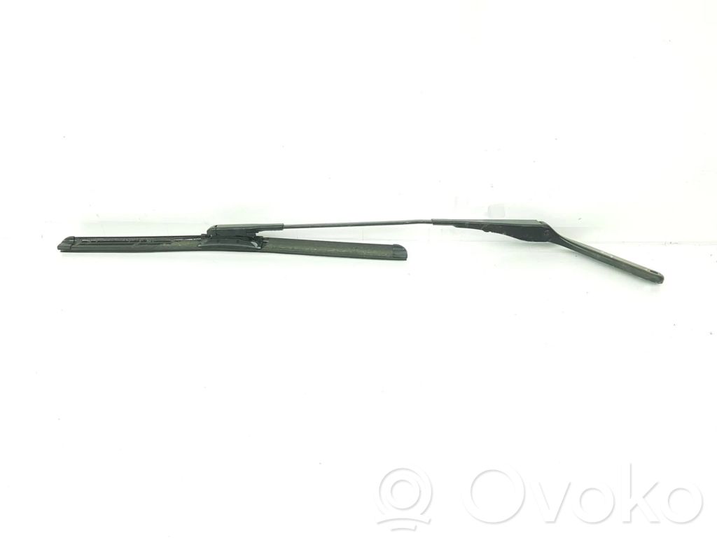 BMW 1 E82 E88 Front wiper blade arm 