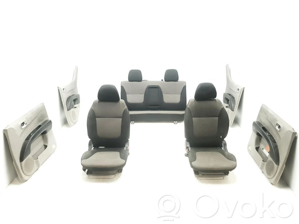 Mitsubishi L200 Seat set 