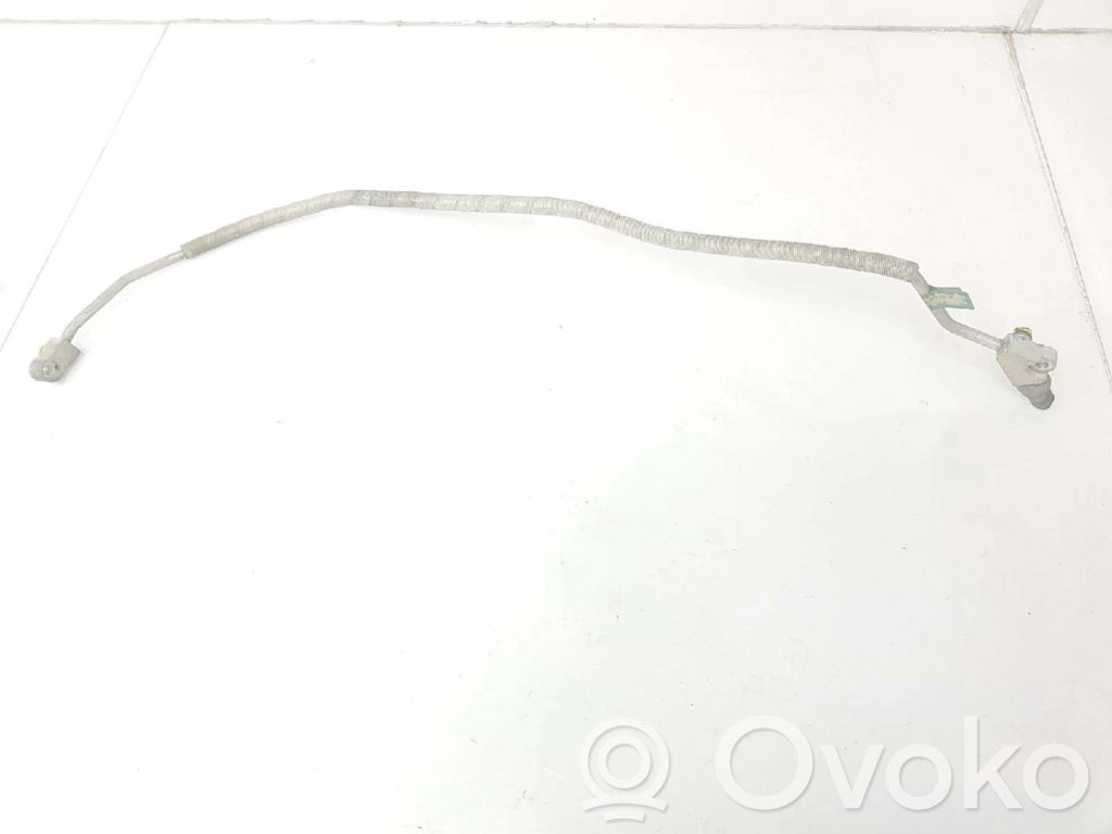 BMW 3 E90 E91 Ilmastointilaitteen putki (A/C) 
