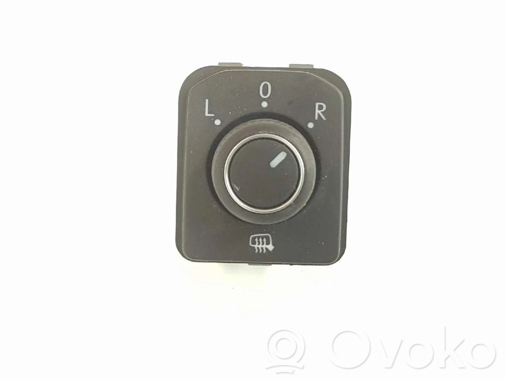 Audi A1 Wing mirror switch 
