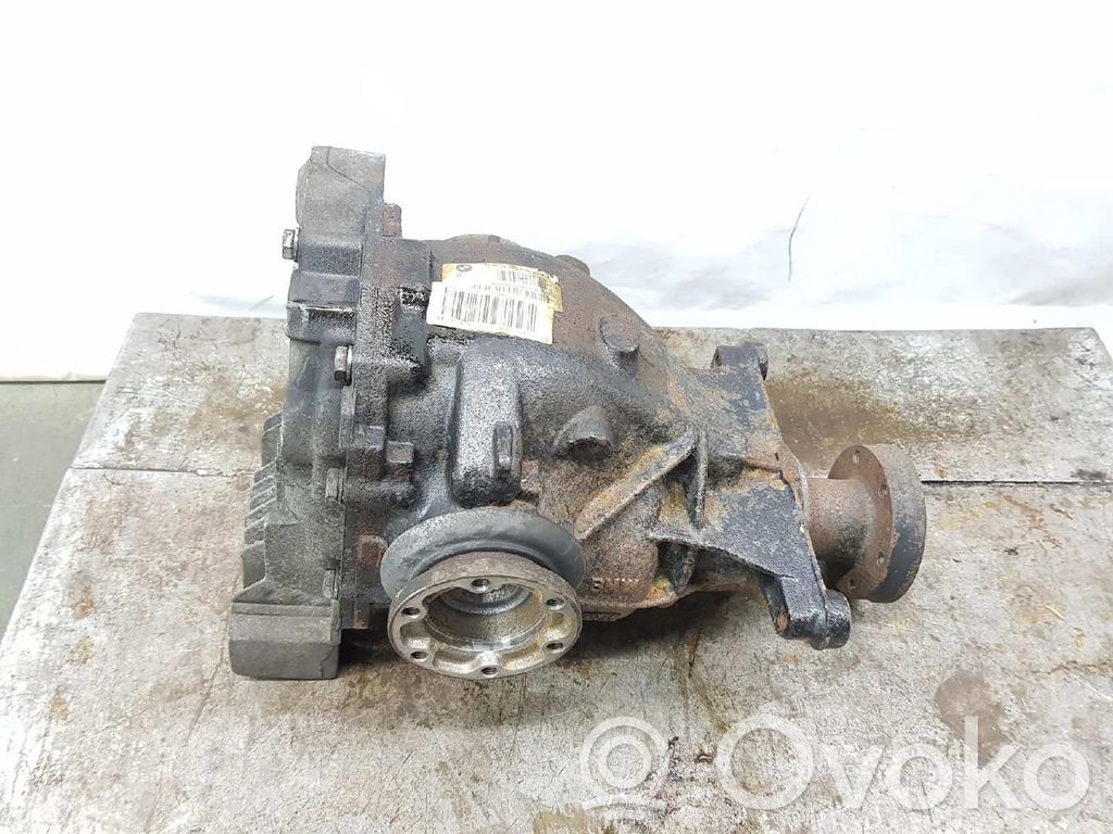 BMW 7 E65 E66 Galinis reduktorius 