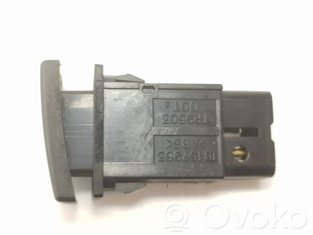 Toyota Avensis T250 Interruttore luci di emergenza