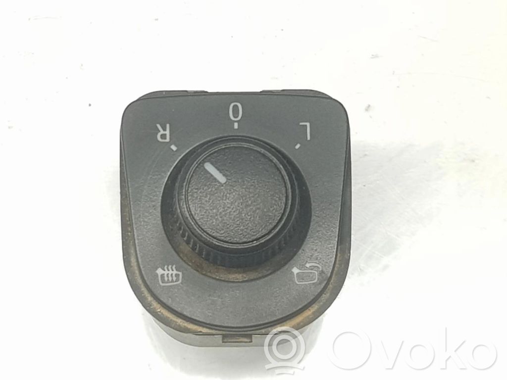 Volkswagen Golf IV Wing mirror switch 