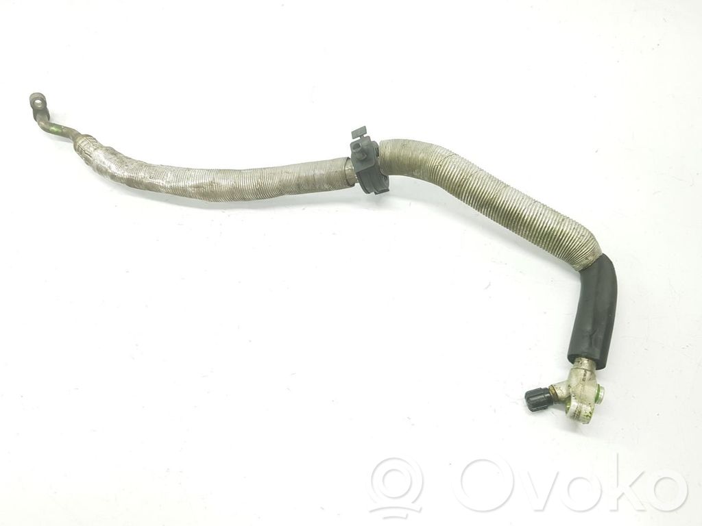 BMW 7 E38 Ilmastointilaitteen putki (A/C) 