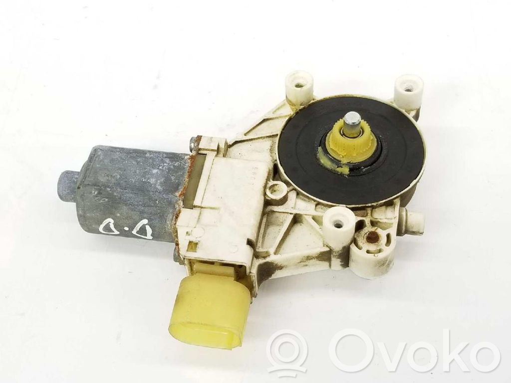 Motor del regulador de la ventanilla de la puerta delantera   67626927028,67626927028