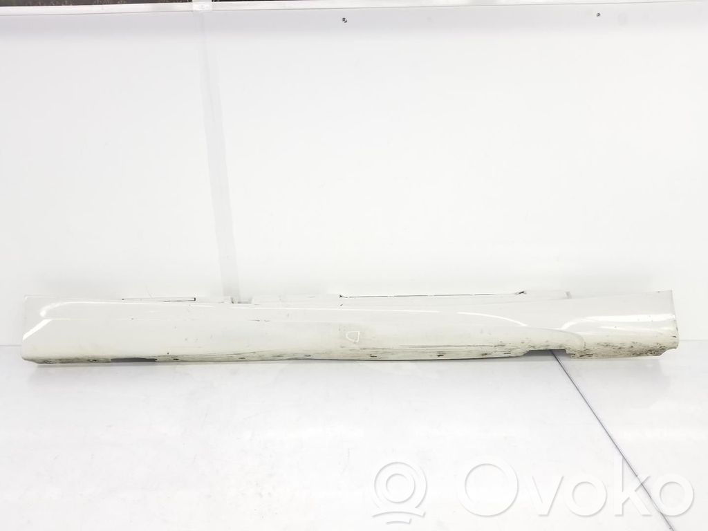 BMW 1 E81 E87 Kynnyksen/sivuhelman lista 