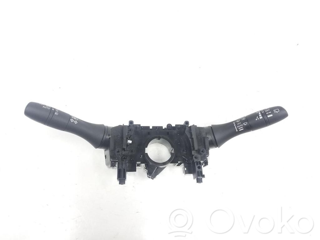 Nissan Qashqai Butoane/comutatoare pe volan 