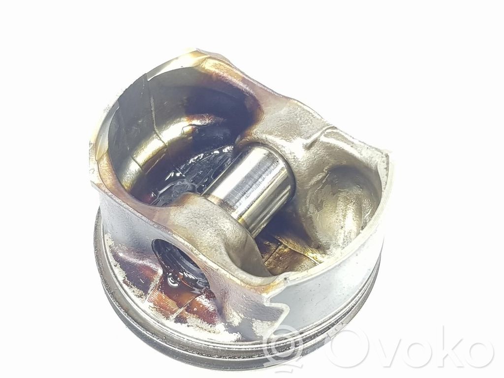 BMW 1 E81 E87 Piston 
