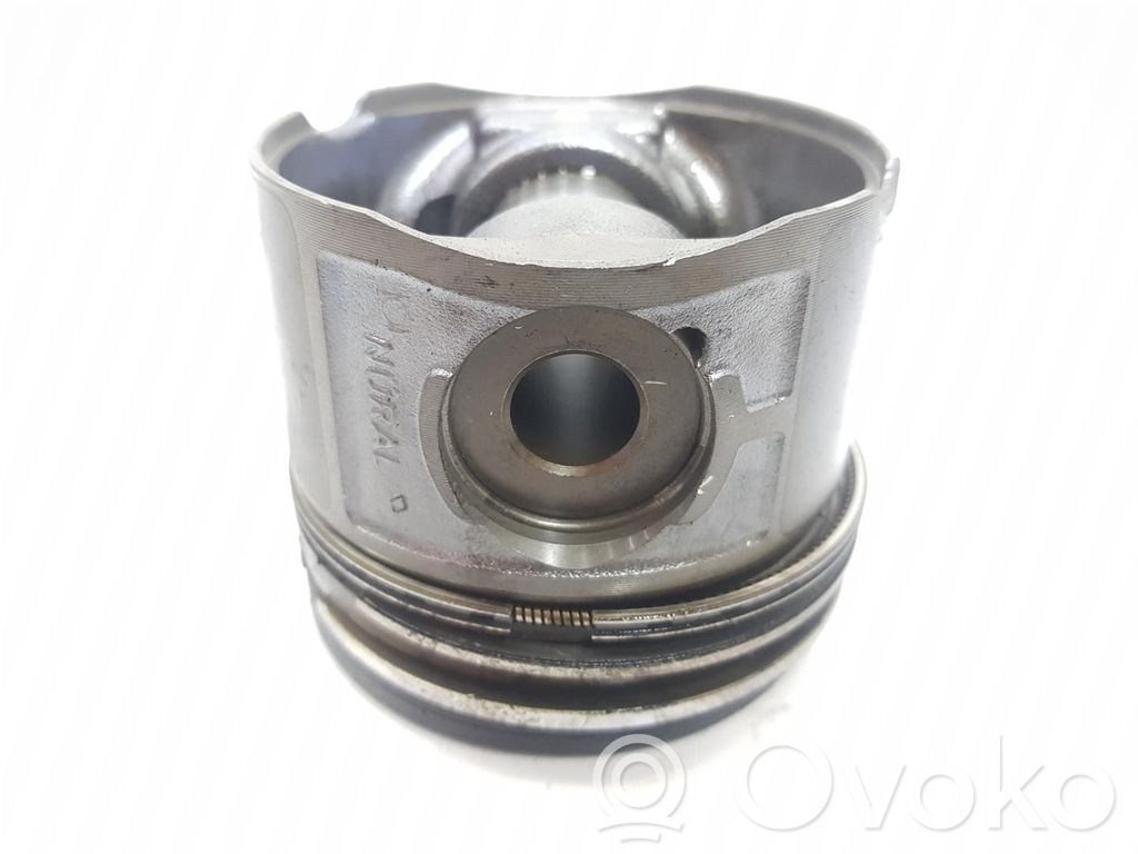 BMW X3 E83 Piston 