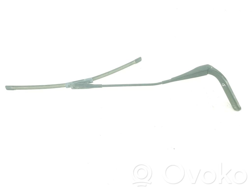 BMW 1 E82 E88 Front wiper blade arm 