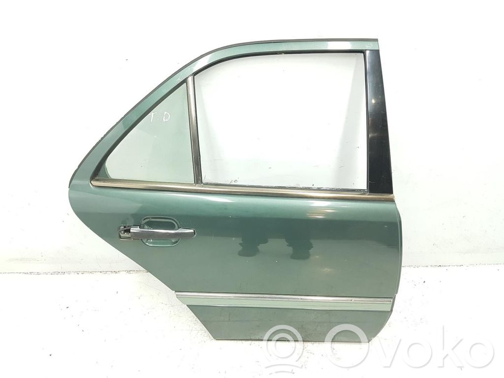 Mercedes-Benz C W202 Puerta trasera 