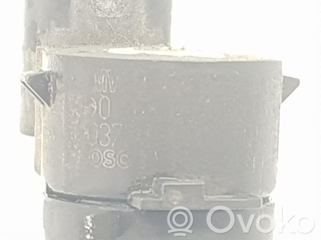 BMW 1 E82 E88 Soporte del sensor de aparcamiento delantero (PDC) 