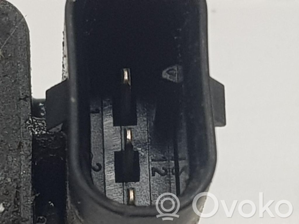 BMW 1 E82 E88 Soporte del sensor de aparcamiento delantero (PDC) 