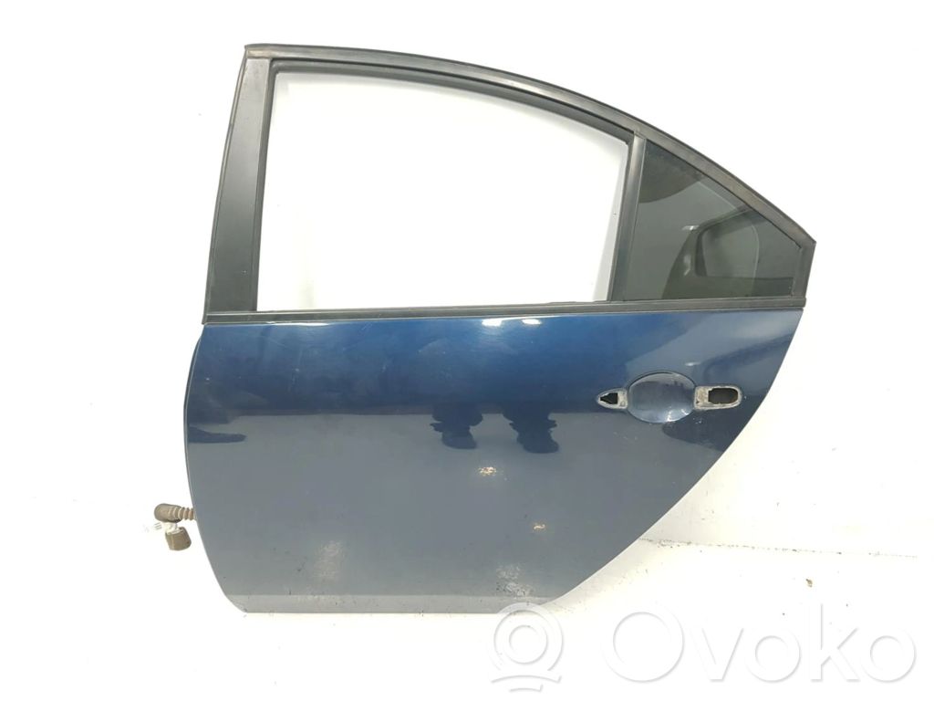 Nissan Primera Puerta trasera 