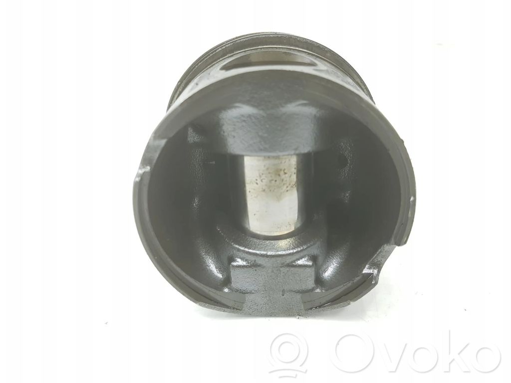 BMW 1 E82 E88 Piston 