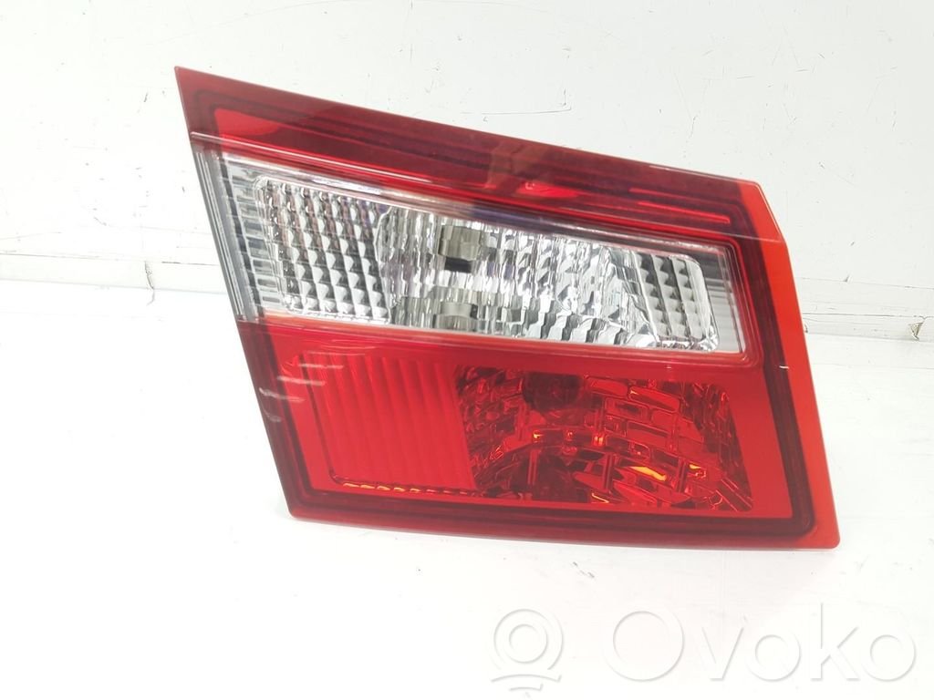 Renault Latitude (L70) Feux arrière sur hayon 