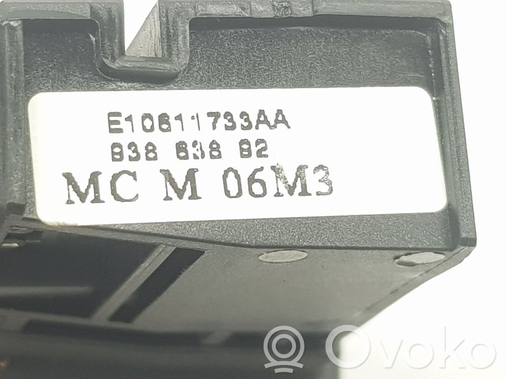 Opel Vivaro Butoane/comutatoare pe volan 