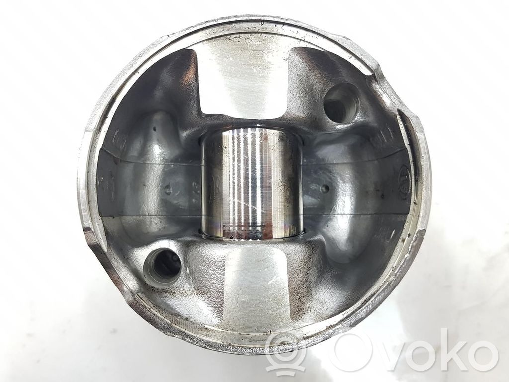 Toyota Corolla Verso AR10 Kolben 