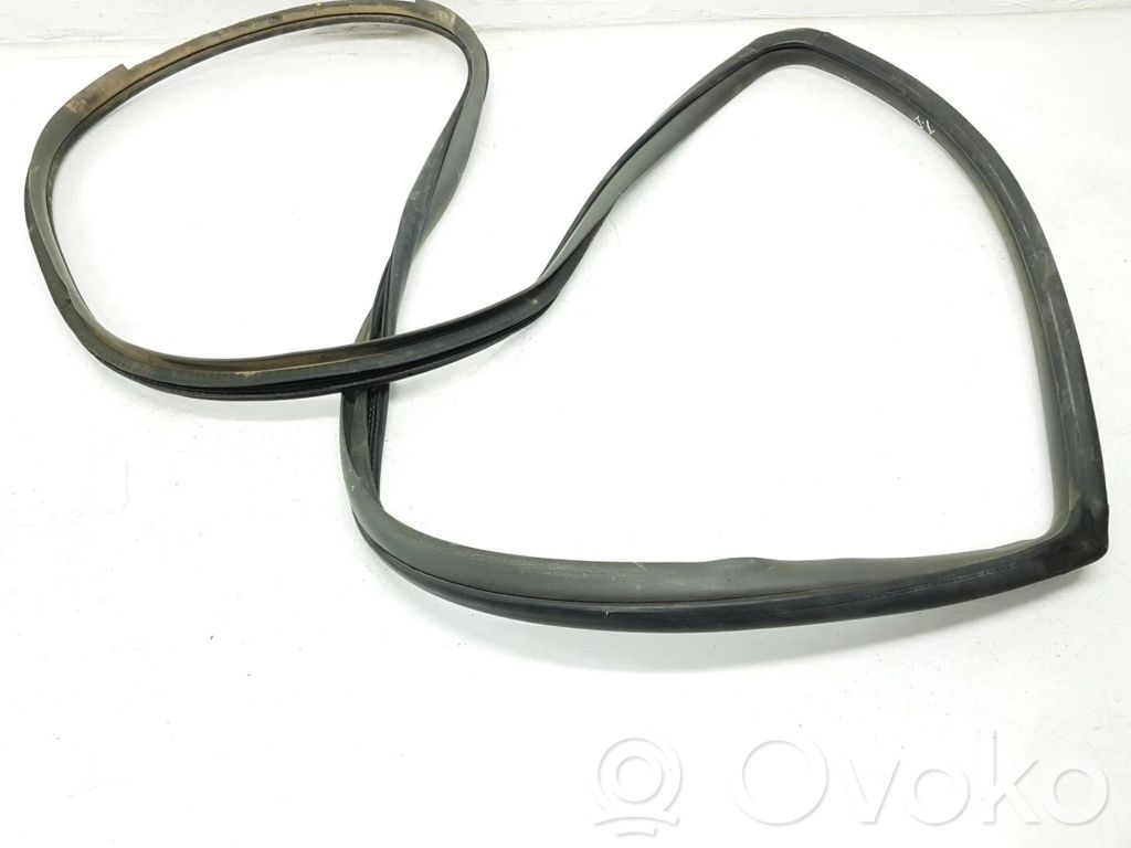 Toyota Land Cruiser (J120) Etuoven kumitiiviste (kiinni ovessa) 