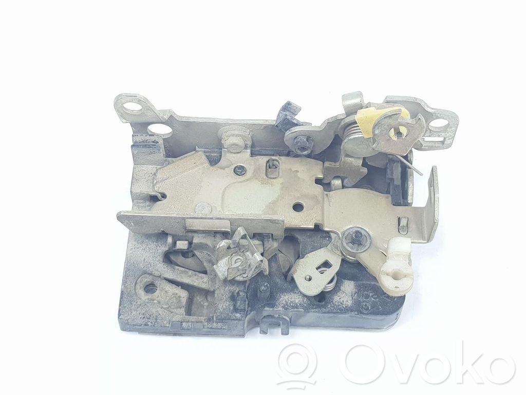 Iveco Daily 3rd gen Etuoven lukko 