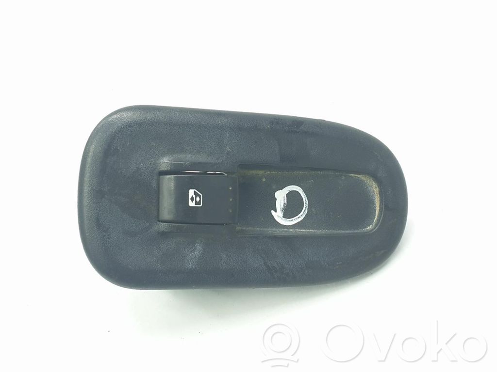 Electric window control switch   8200548968,8200476809