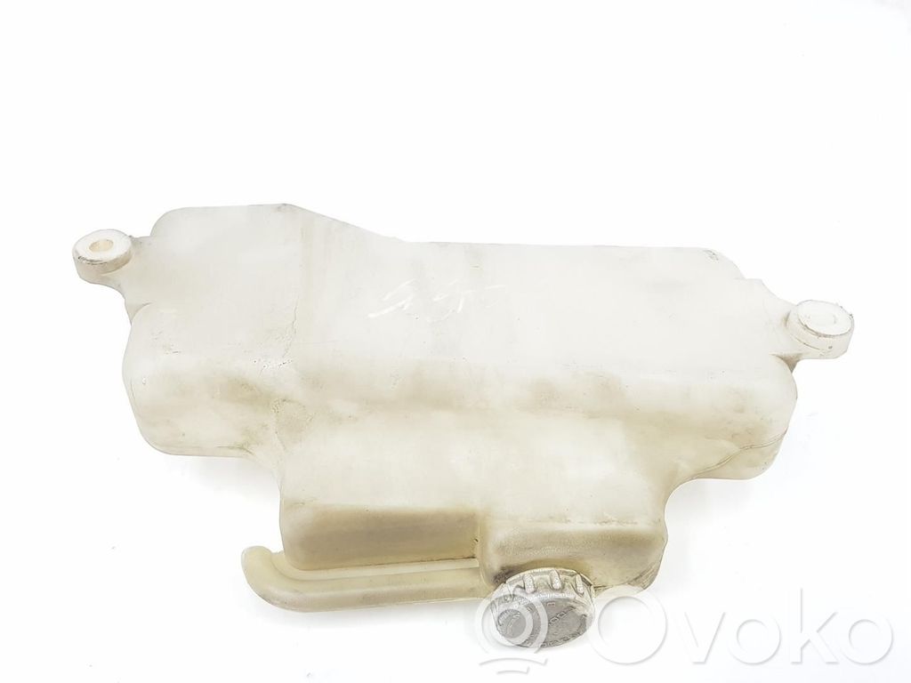 Vase d'expansion / réservoir de liquide de refroidissement   MN135072,MN135072