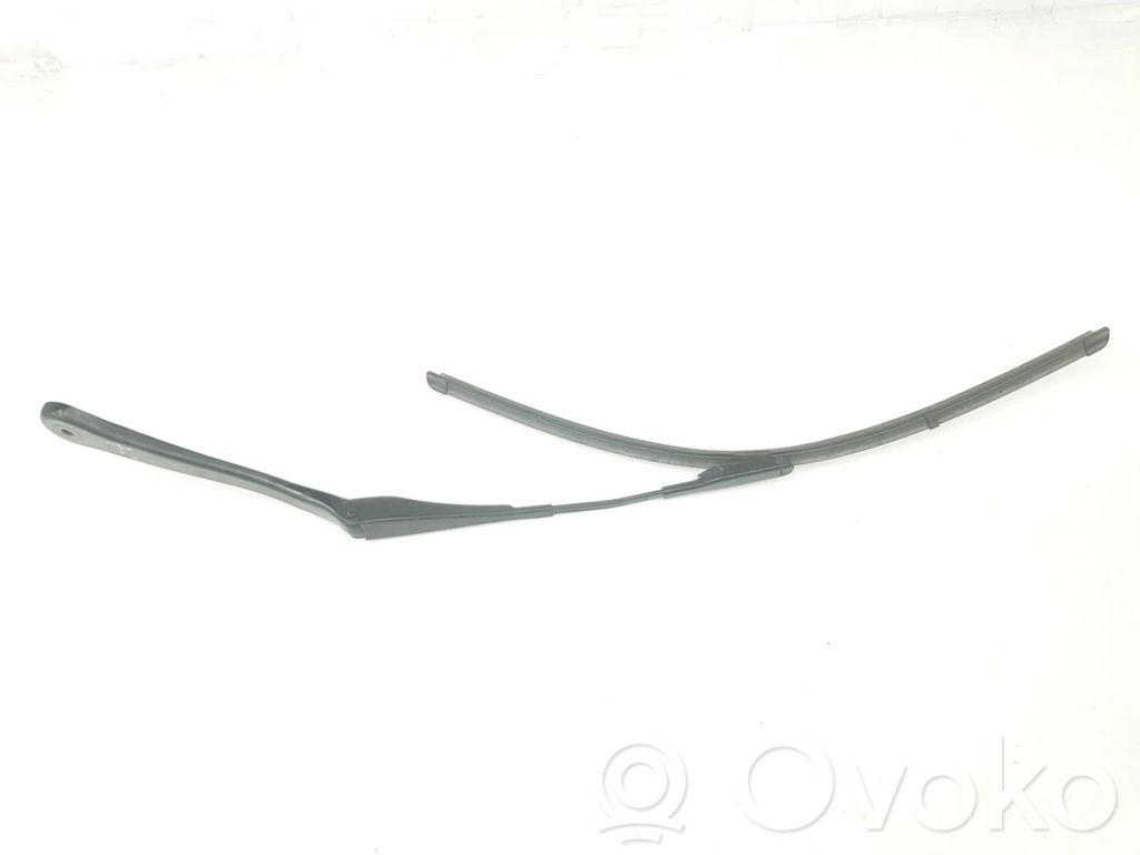 BMW 3 E90 E91 Front wiper blade arm 